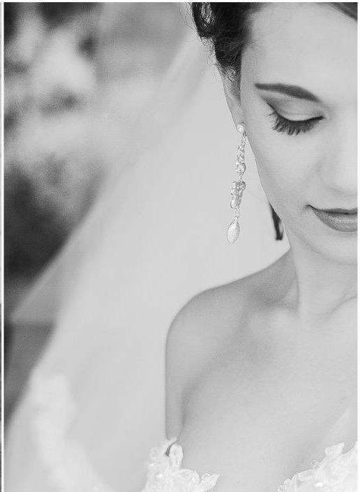 Bride with veil and crystal drop earring